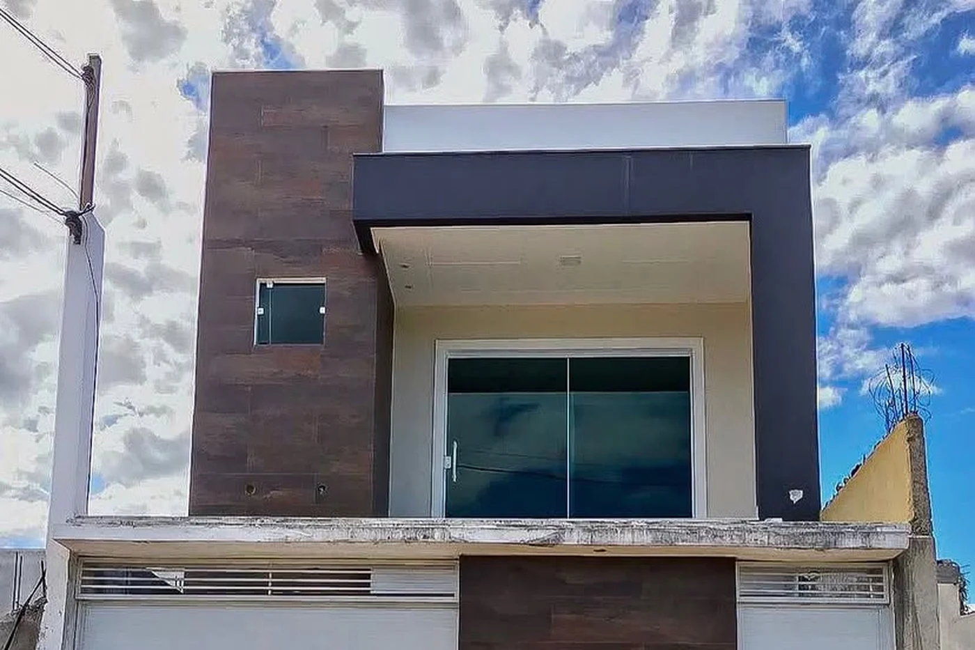 A mesma residência já construída, vista da rua
